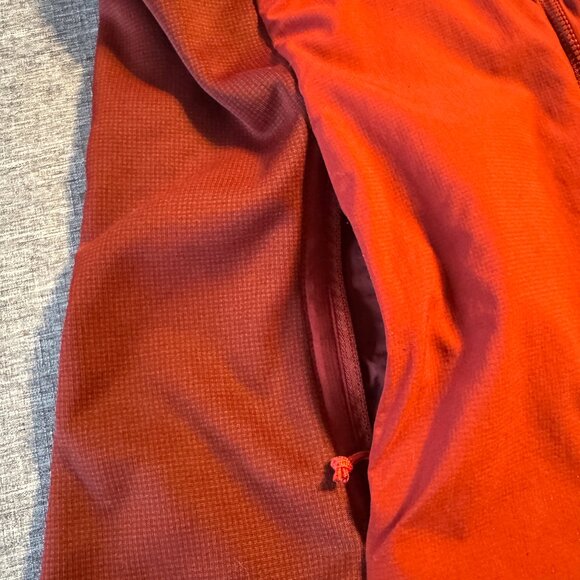 ARC’TERYX Women’s Insulated Hooded Jacket works as a mid-layer and standalone - Picture 5 of 10